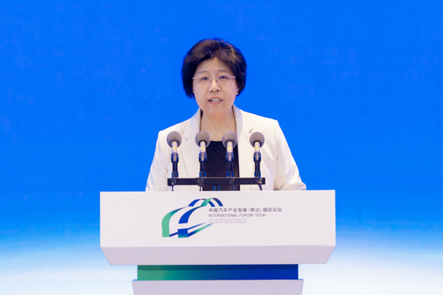 陆梅.jpg